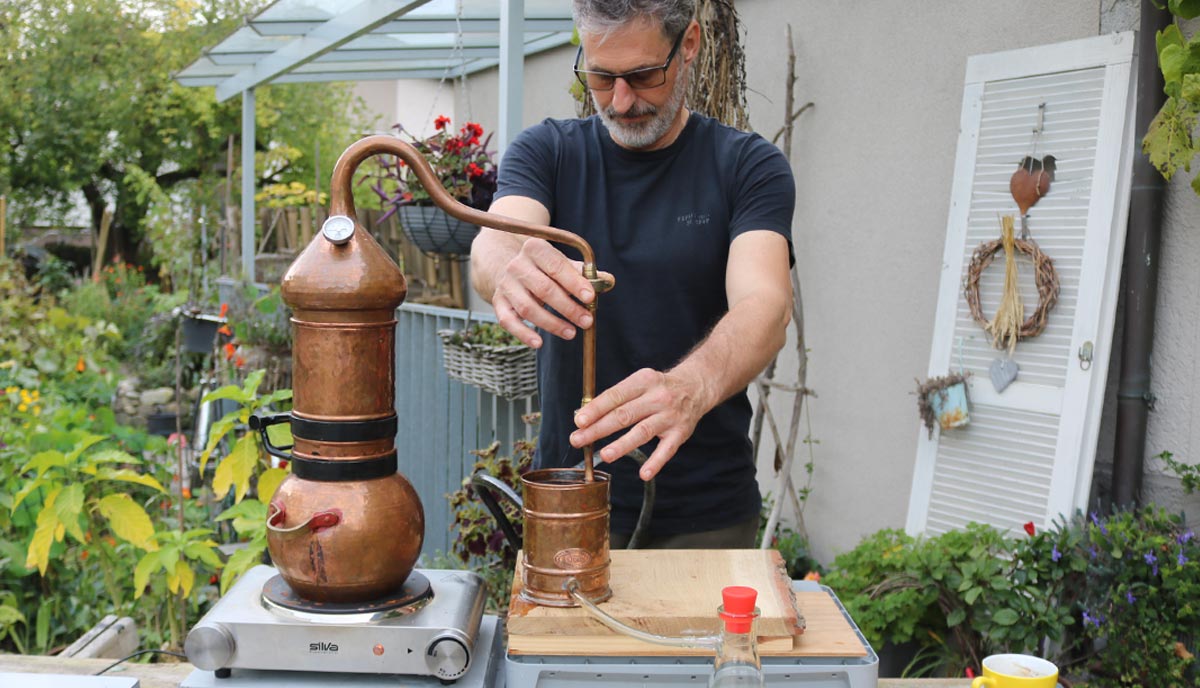 DIY Hydrolate Pflanzenwasser selber destillieren wirksame Naturpflegeprodukte