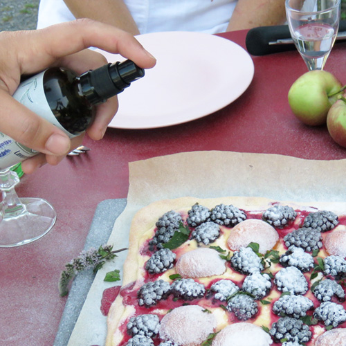 Brombeer Flammkuchen und Lavendelhydrolat