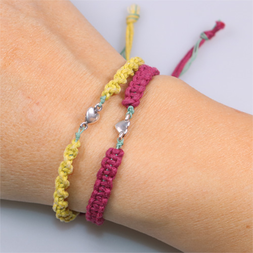 Armband aus Kreuzknoten Makrameearmband