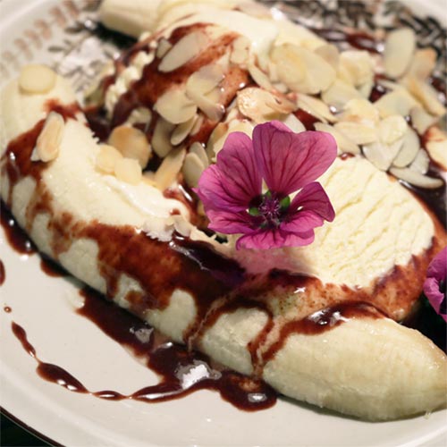 Bananensplit mit selbstgemachter Schokosauce