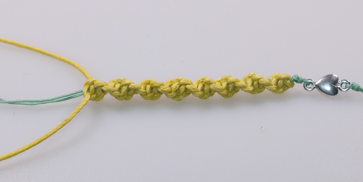 Armband mit gedrehtem Muster