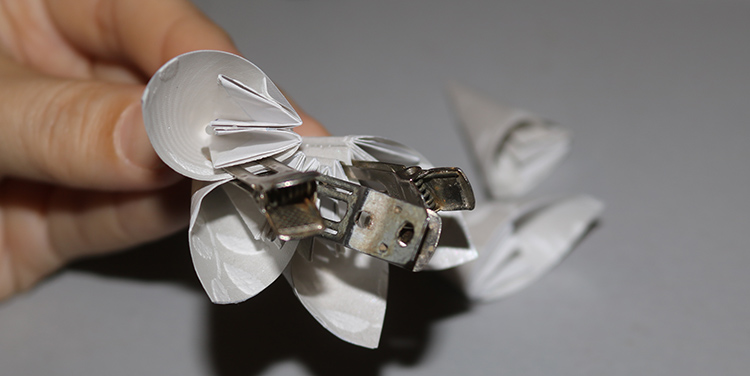 Blüte aus Papier basteln