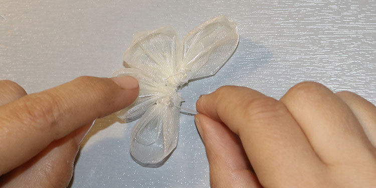 Blüten aus Organza