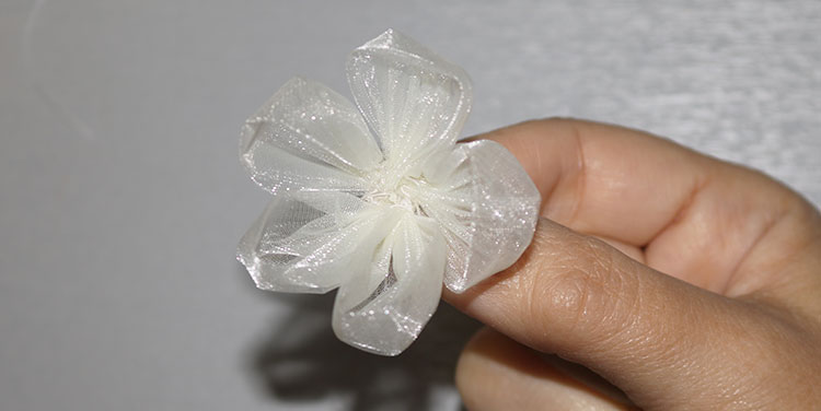 Blüten aus Organza