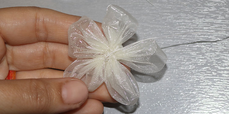 Blüten aus Organza