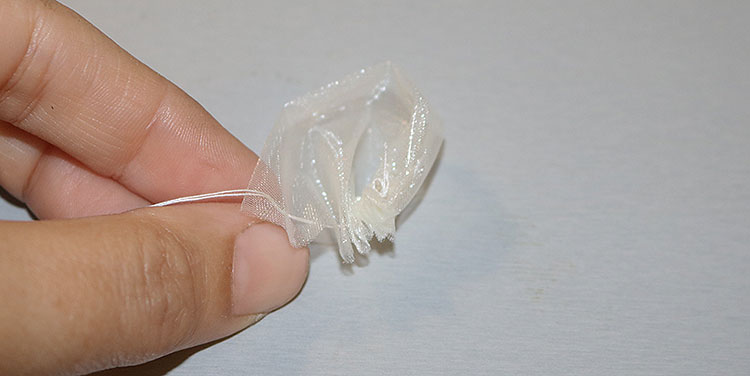 Organza Blüten zusammenziehen