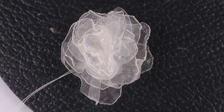 Zusammenziehen und verknoten. zarte Blumen aus Organza Hochzeit Taufe Erstkommunion