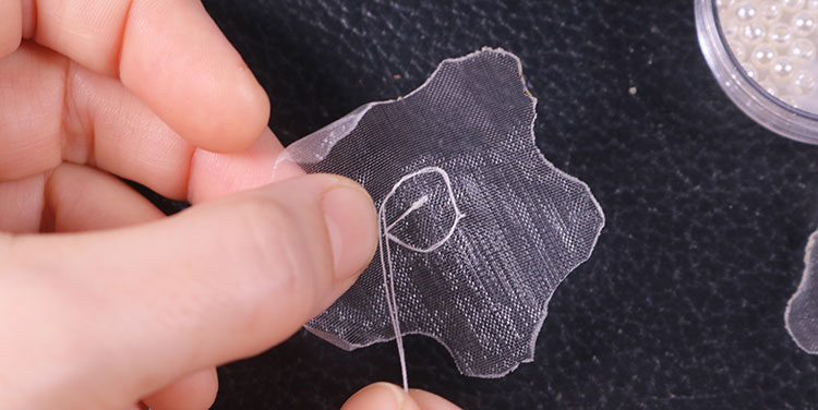 Mit Vorstichen einen kleinen Kreis nähen... zarte Blumen aus Organza Hochzeit Taufe Erstkommunion