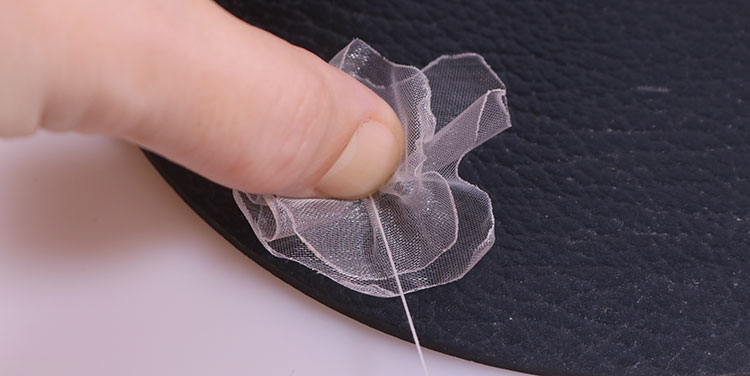 Zusammenziehen und verknoten. zarte Blumen aus Organza Hochzeit Taufe Erstkommunion