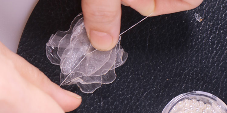 Zusammenziehen und verknoten. zarte Blumen aus Organza Hochzeit Taufe Erstkommunion