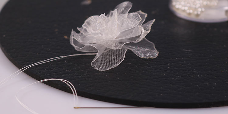 Zusammenziehen und verknoten. zarte Blumen aus Organza Hochzeit Taufe Erstkommunion