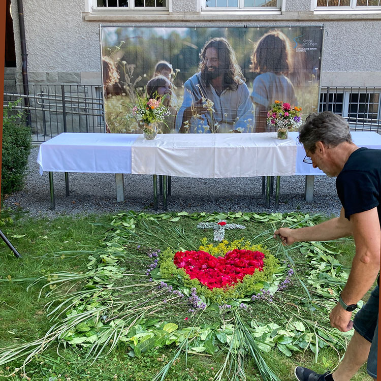 Fronleichnamsprozession Lustenau Blumenteppich