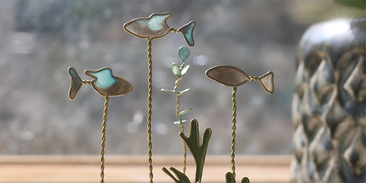 Fisch aus Draht und Nagellack