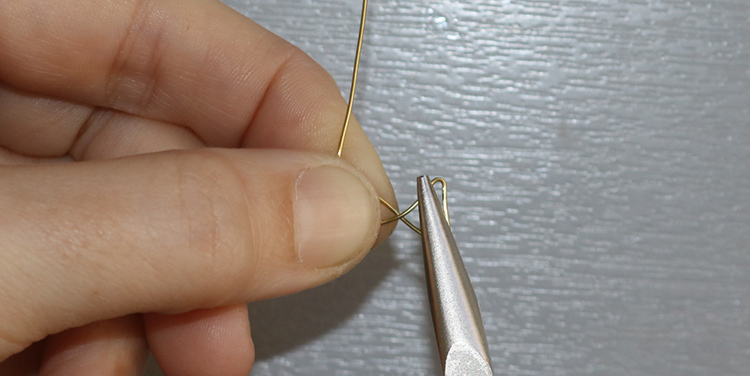 Fisch aus Draht und Nagellack