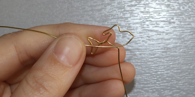 Fisch aus Draht und Nagellack