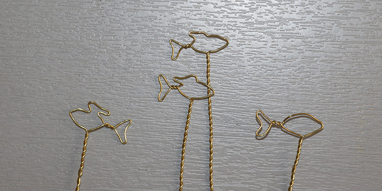 Fisch aus Draht und Nagellack