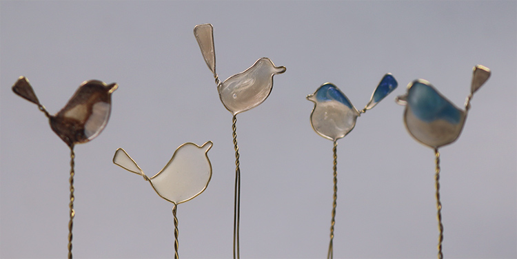 Vögel aus Draht und Nagellack