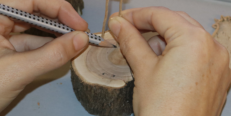 Henne und Hahn aus Papierdraht biegen