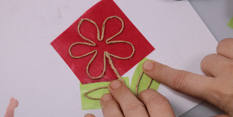 Natürlich können auch mehrere Papierfarben verwendet werden. Blume aus Papierdraht