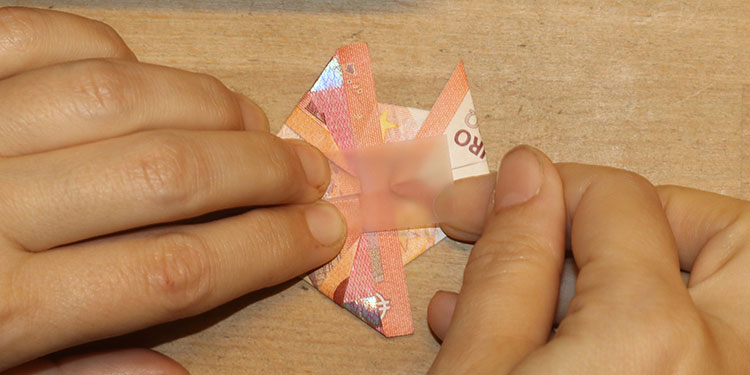 Faltfisch aus einem Geldschein