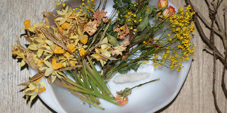 Getrocknete Blumen Frühlingskranz