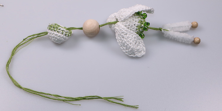 Nun die Teile wie abgebildet zusammensetzen. Schneeglöckchen zusammensetzen