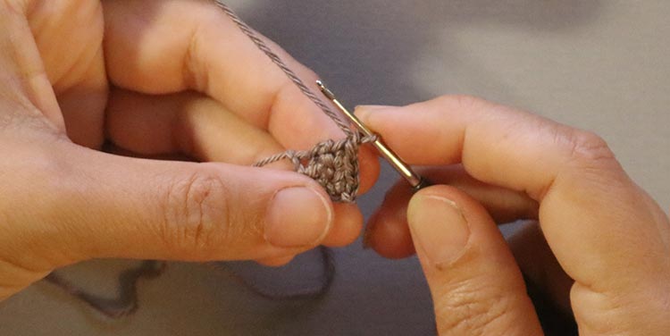 Reihe für Reihe arbeiten Häkelanleitung Wimpelkette