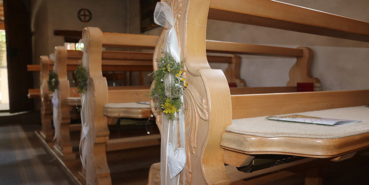 Kranz aus Schleierkraut als Tischschmuck mit Kerze Kranz aus Schleierkraut