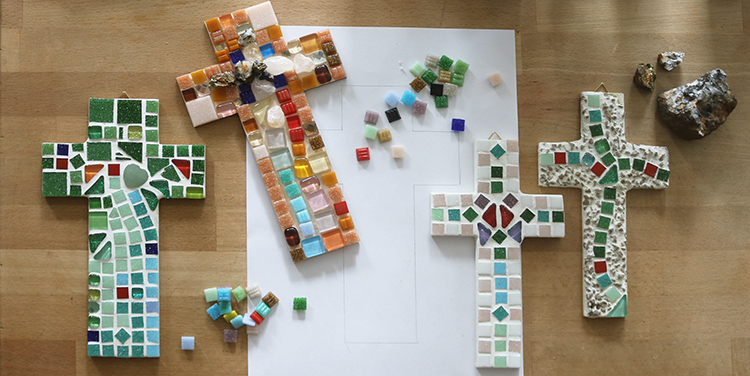 Mosaikkreuz basteln