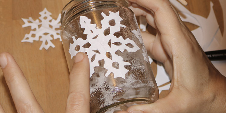 Scherenschnitt Flocken aufkleben