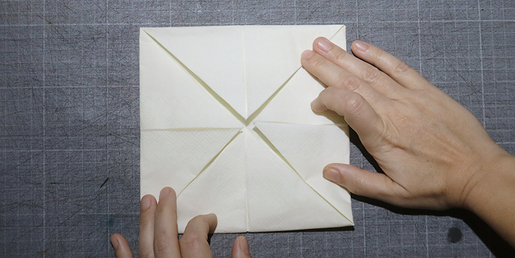Servietten falten Kreuz