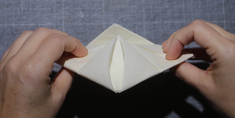 Servietten falten Kreuz