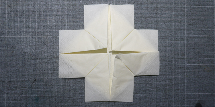 Servietten falten Kreuz