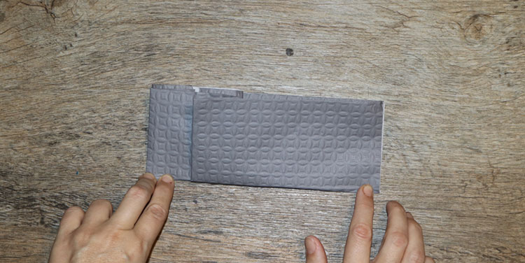 Serviette längs halbieren. Servietten falten Tanne