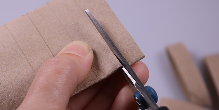 Schachtel aus Toilettenpapierrollen