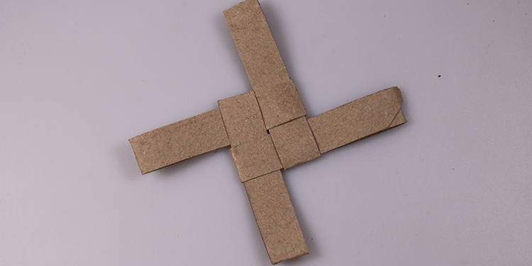 Schachtel aus Toilettenpapierrollen