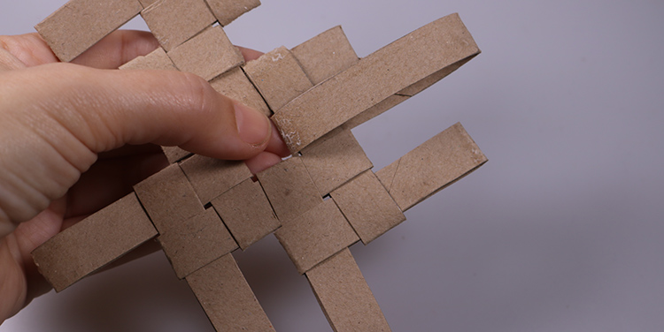 Schachtel aus Toilettenpapierrollen