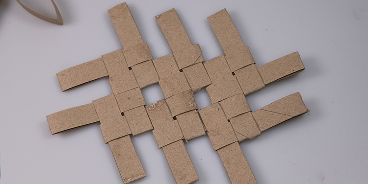 Schachtel aus Toilettenpapierrollen