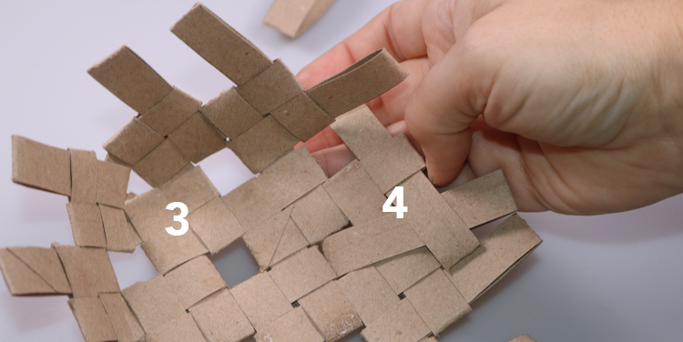 Schachtel aus Toilettenpapierrollen