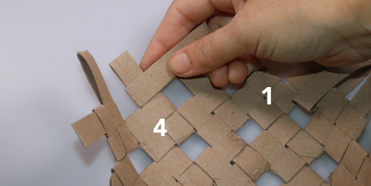 Schachtel aus Toilettenpapierrollen