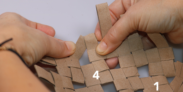 Schachtel aus Toilettenpapierrollen