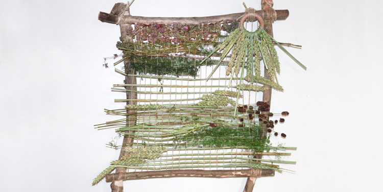 Weben mit Naturmaterialien – schöne Sommerdekoration eigenen Webrahmen basteln DIY Weben mit Naturmaterialien