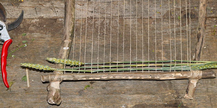 Weben mit Gräsern Wanddekoration Sommerdeko Naturmaterialien