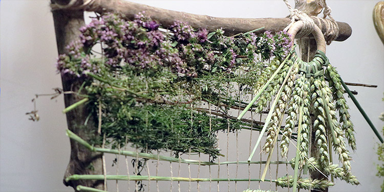 Sommerkranz binden einfach erklärt. Wanddeko aus Naturmaterialien