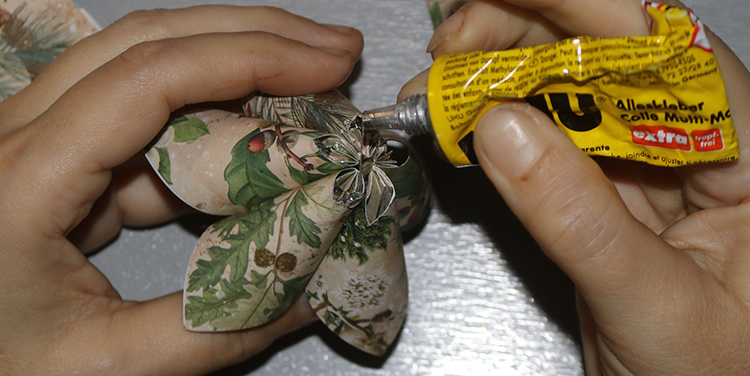 Weihnachtsbaum aus Papier basteln