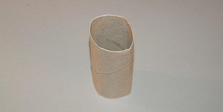 So einfach bastelt man Zerowaste Anzuchtrollen aus leeren Klopapierrollen zerowaste anzuchttöpfe aus klopapierrollen