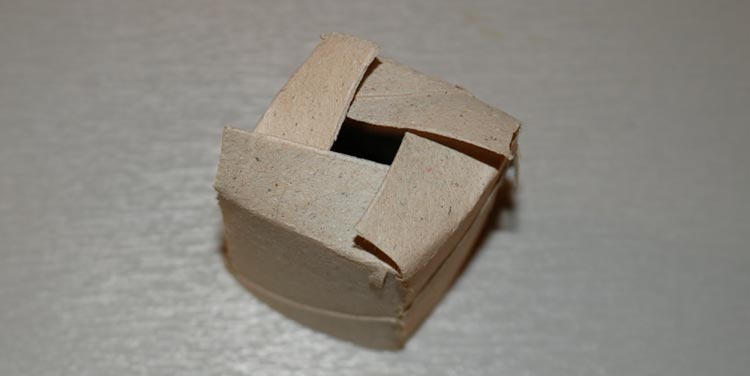 So einfach bastelt man Zerowaste Anzuchtrollen aus leeren Klopapierrollen zerowaste anzuchttöpfe aus klopapierrollen