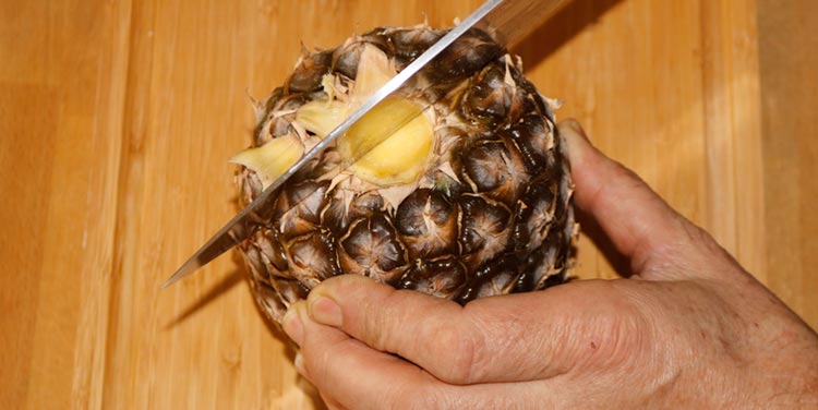 Ananas Heidelbeer Bowle mit Alkohol