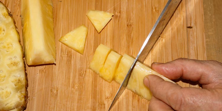 Ananas schälen