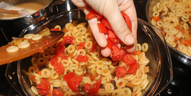 Tomaten... Nudelauflauf fertigstellen